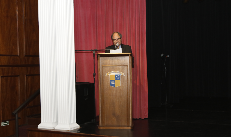 O presidente do Dante, dr. José Luiz Farina, discursa durante evento em celebração à parità.