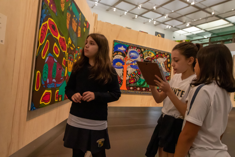 Dantianos do 5º ano visitam exposição de obras indígenas no MASP