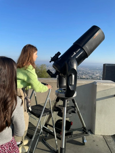 Alunos do Dante em visita ao Griffith Observatory, na Califória (EUA).