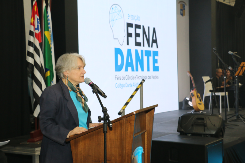 Professora Valdenice M.M. de Cerqueira discursa no encerramento da 5ª FeNaDANTE