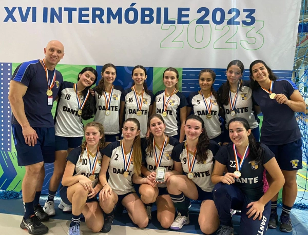 Meninas do handebol sub-16 conquistam segundo troféu de torneio em sequência (Intermóbile).