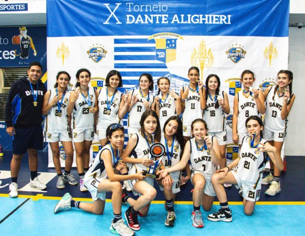 Meninas do basquete são campeãs do Torneio Dante com o time sub-12.