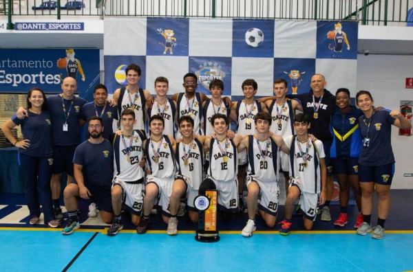 Dantianos do time sub-16 de basquete masculino são campeões da Copa Diggio.