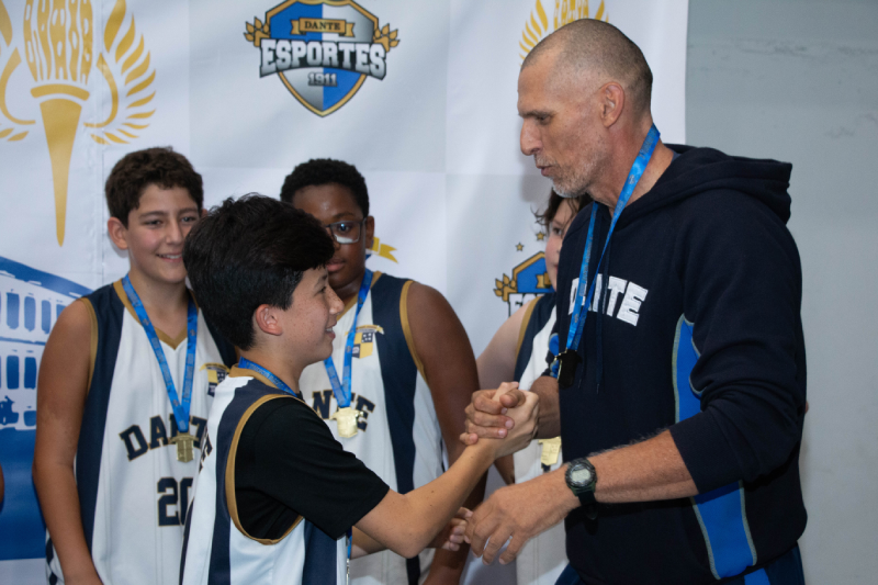 Parceria com NBA promove curso de introdução ao basquete no Dante